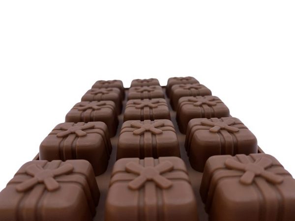 Molde de Silicón Regalos con Moño de Chocolate 15 Cavidades - Image 4
