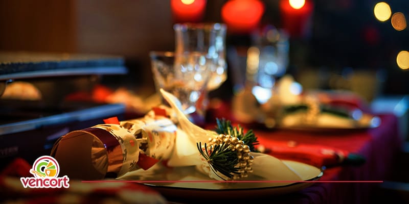 cómo preparar la mesa para Navidad con los accesorios de cocina adecuados